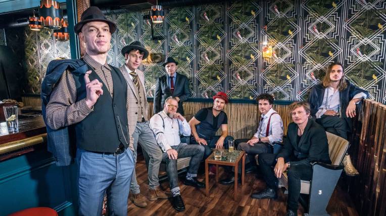 Thorbjoern Risager & The Black Tornado