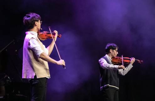 TwoSet Violin World Tour