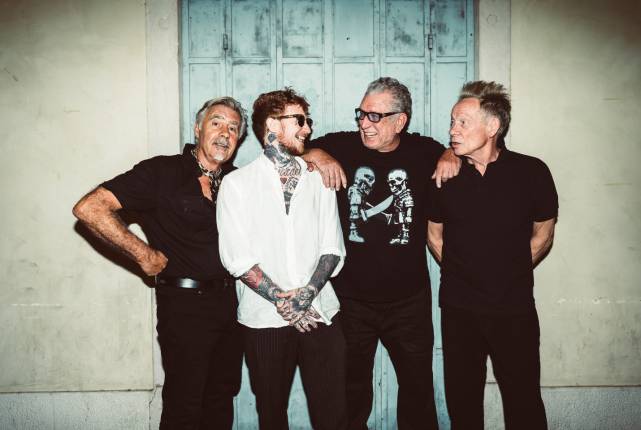 Sex Pistols (Paul Cook, Steve Jones, Glen Matlock) featuring Frank Carter