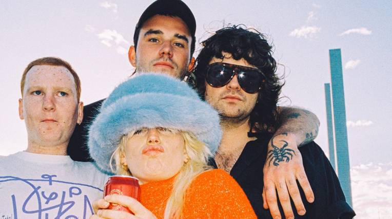 Amyl and The Sniffers