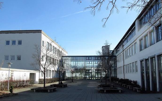 Elementary and middle school Erdweg