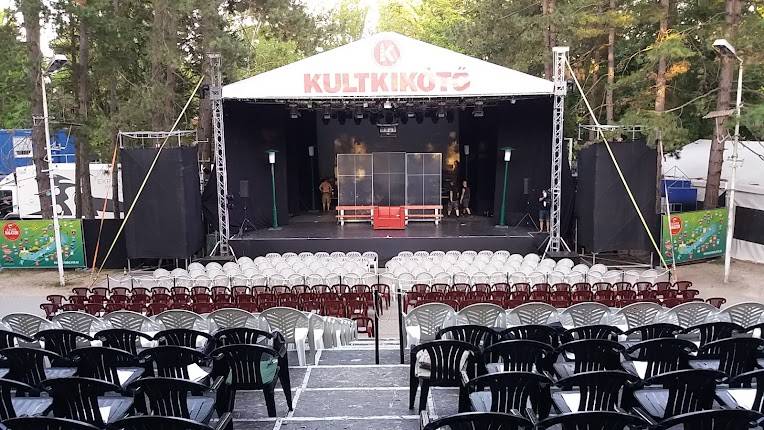 KULTKIKÖTŐ - Balatonföldvár, Nagyszínpad